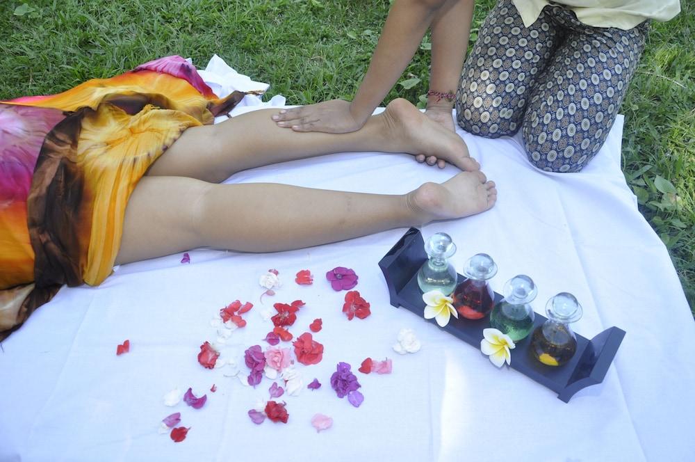 Taman Surgawi Resort & Spa Jasri Екстер'єр фото