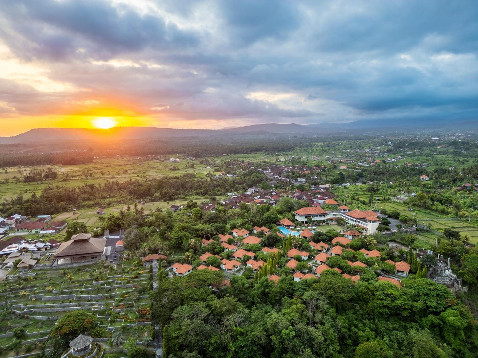 Taman Surgawi Resort & Spa Jasri Екстер'єр фото