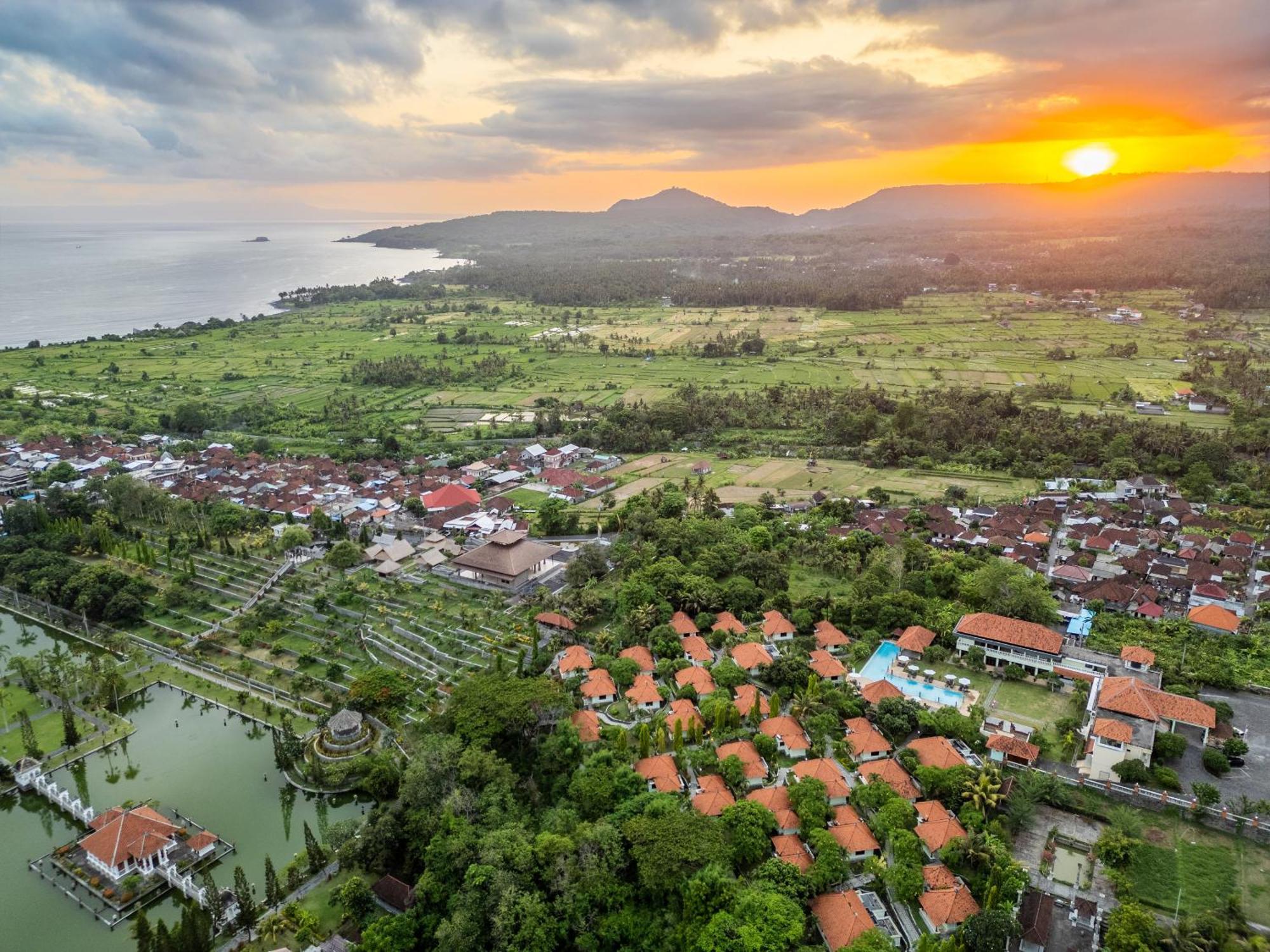 Taman Surgawi Resort & Spa Jasri Екстер'єр фото