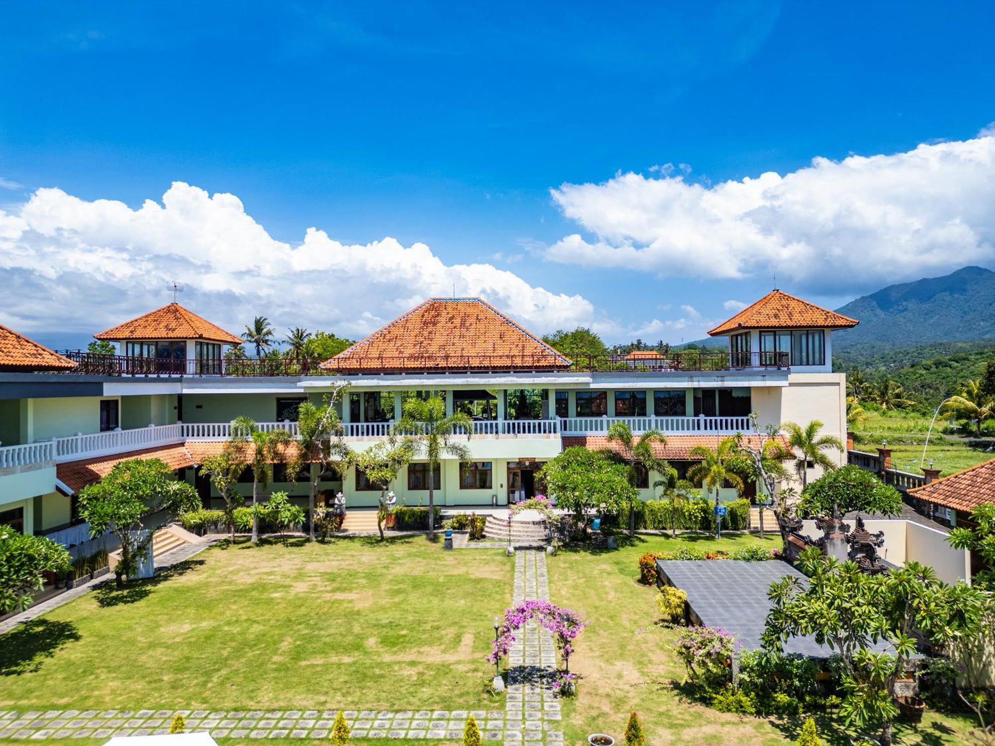 Taman Surgawi Resort & Spa Jasri Екстер'єр фото